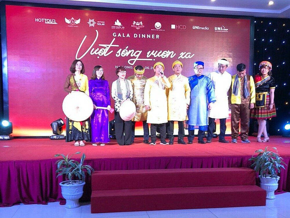 Một tiết mục nhận được sự cổ vũ của cả đoàn